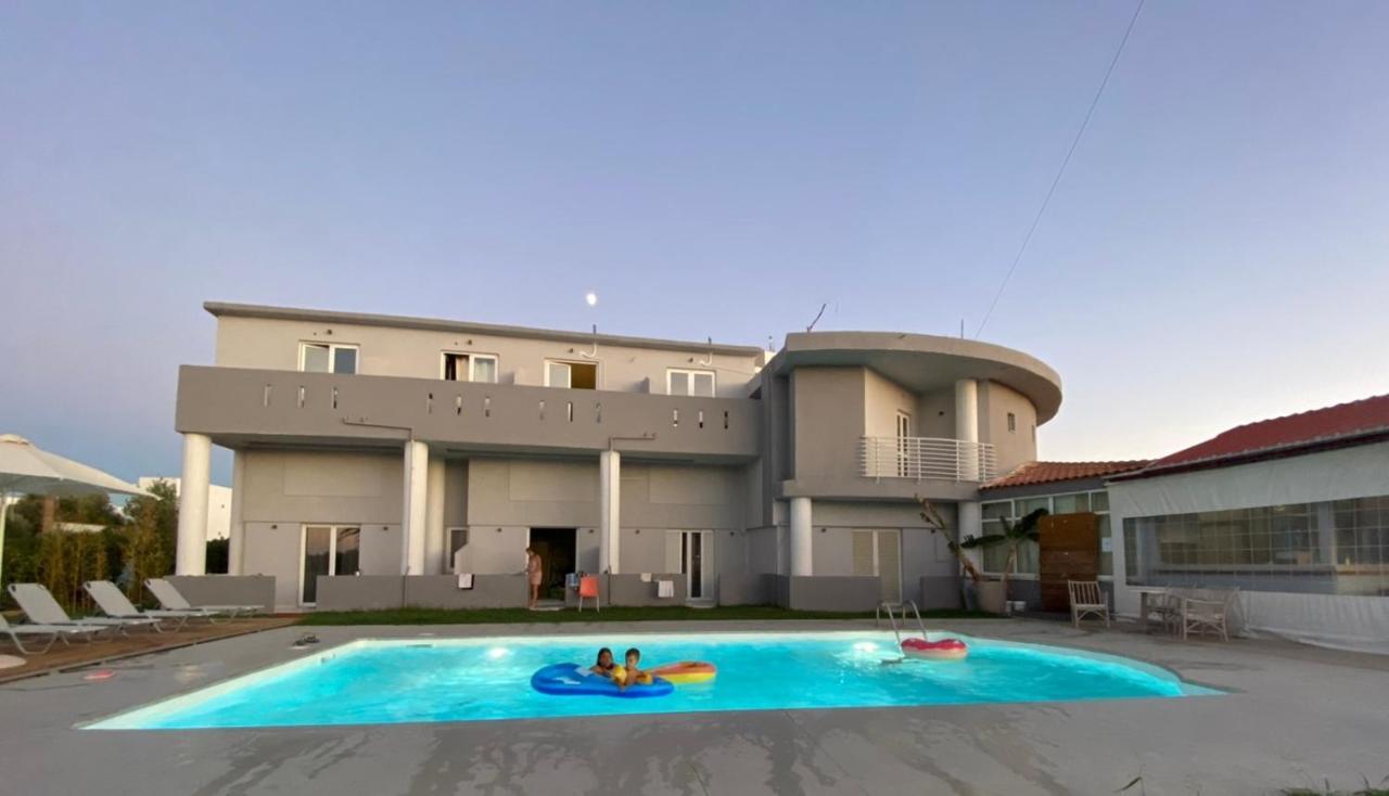 Banana Moon Aparthotel Adelianos Kampos Exterior photo